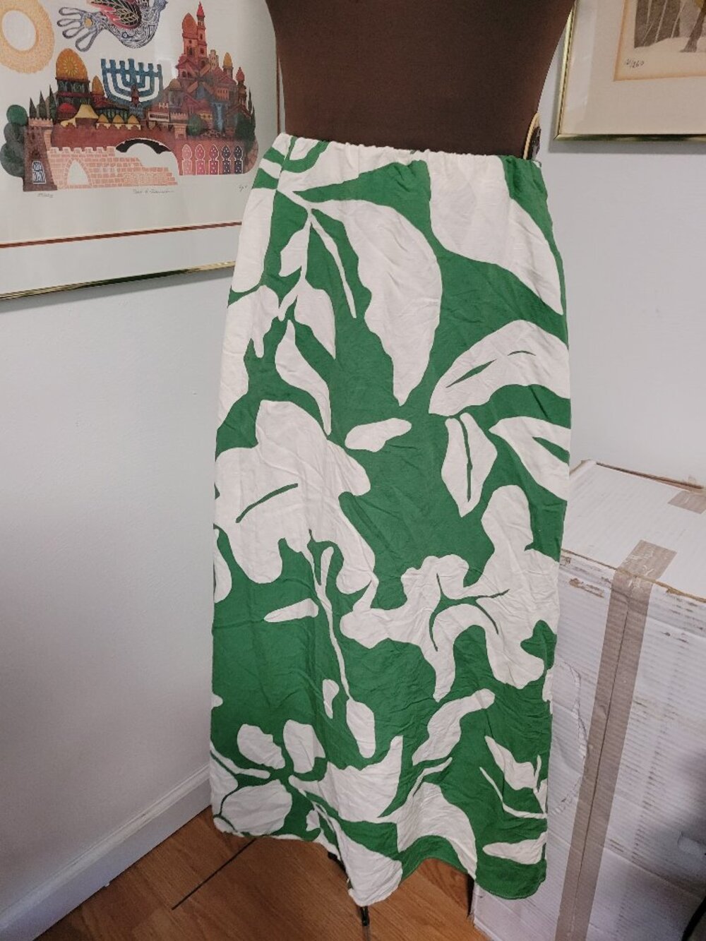 H&M Flared/CIrcular Hawaiian Print Skirt Size Small